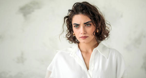 Premenstrüel Sendrom (PMS) Nedir? Belirtiler, Teşhis ve Tedavi Seçenekleri